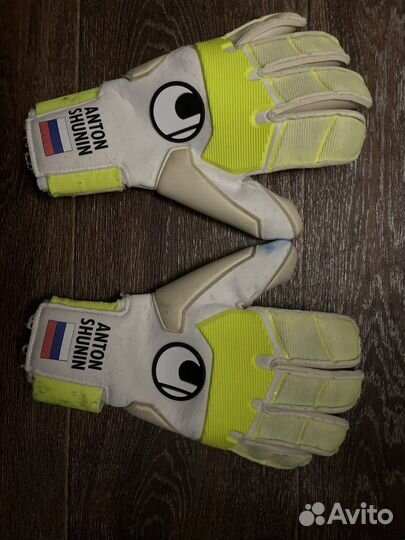 Вратарские перчатки Антона Шунина