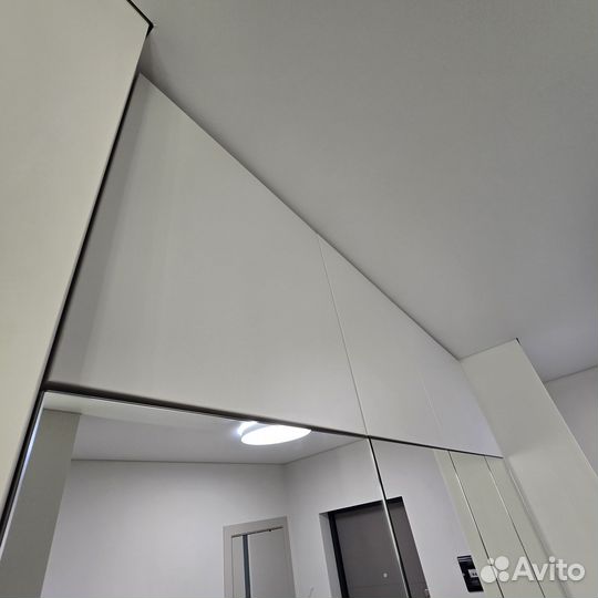 Шкаф с зеркалом