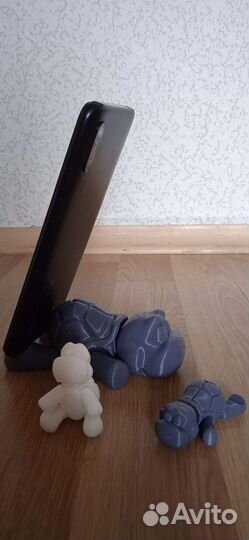 Подставка под телефон или игрушка