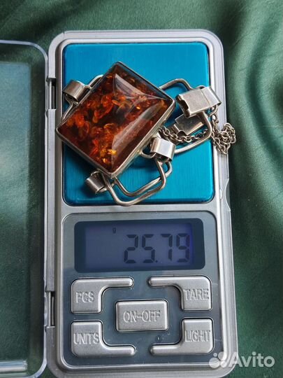 Винтажный серебряный браслет с крупным янтарем