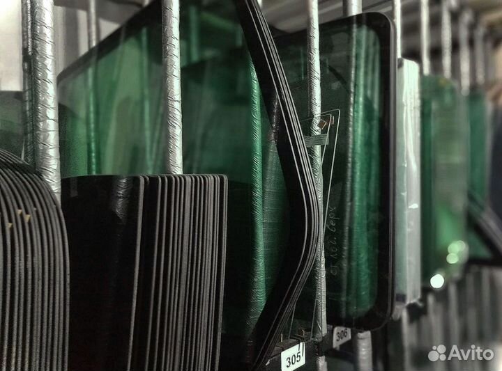 Стекло кузовное заднее левое Нуundai 210 lc-7