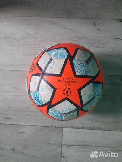 Футбольный мяч adidas лига чемпионов