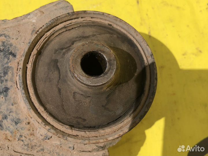 Правый рычаг Opel Corsa D