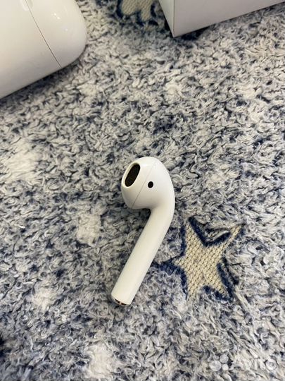 Apple / Airpods 2