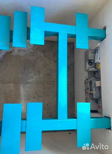 Лестница на металлокаркасе закрытого типа