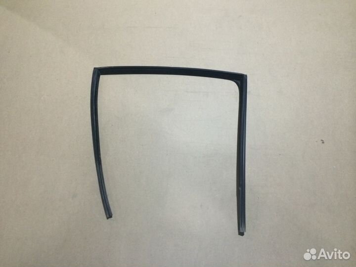 Уплотнитель двери резиновый BMW F10/F11