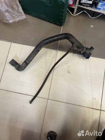 Патрубок верхний 357121101J