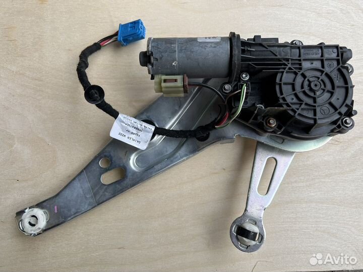 Моторчик подъема крышки багажника w222