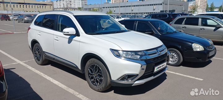 Mitsubishi Outlander 2.0 CVT, 2016, битый, 134 000 км