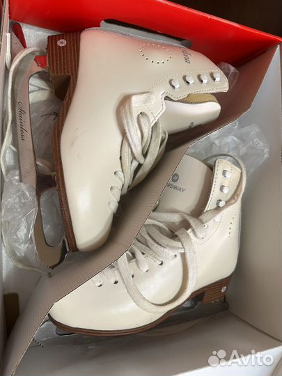 Полупрофессиональные Коньки фигурные женские