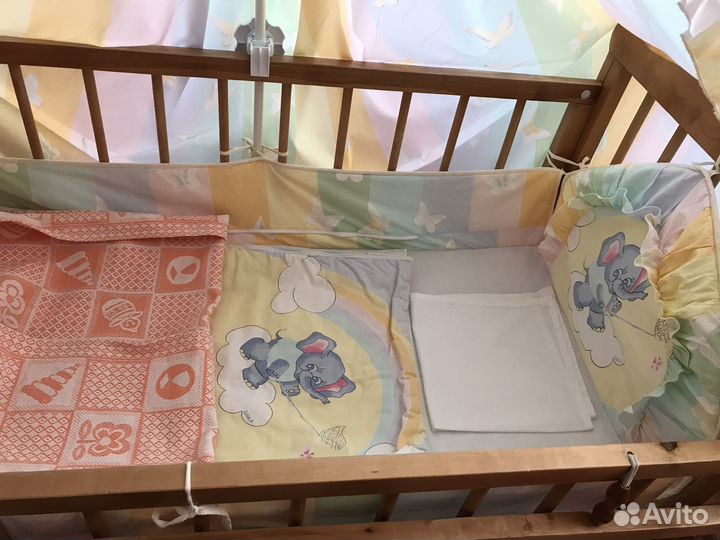 Кроватка для новорожденного ребёнка с балдахином