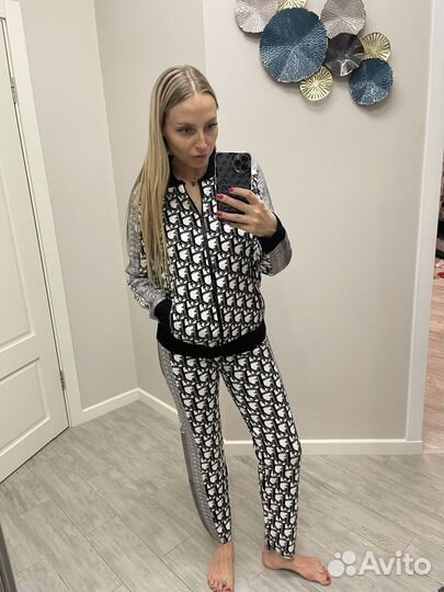 Костюм женский