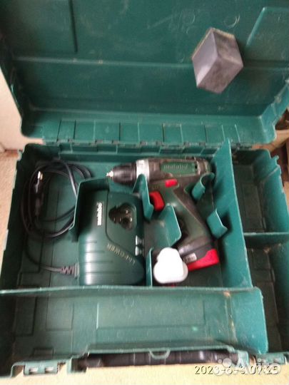 Шуруповерт Metabo