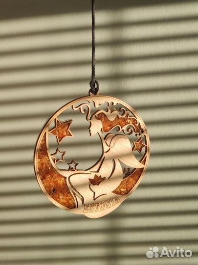 Сувенир с янтарём из Эстонии