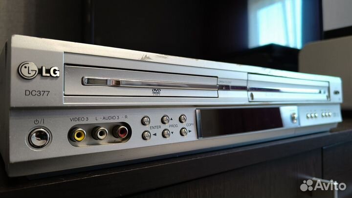 Видеомагнитофон VHS DVD