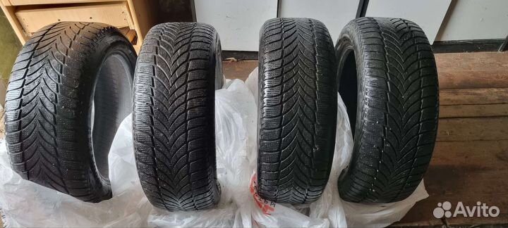 Goodyear UltraGrip Ice 2 215/55 R17
