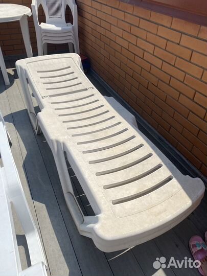 Шезлонг пляжный пластик