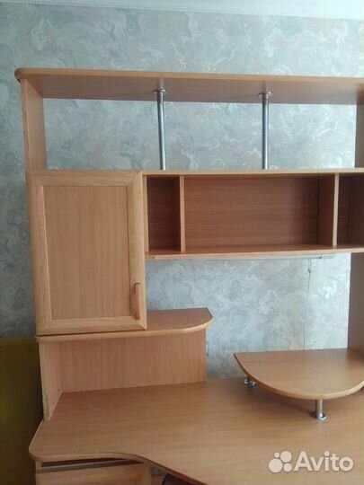 Компьютерный стол со шкафчиками