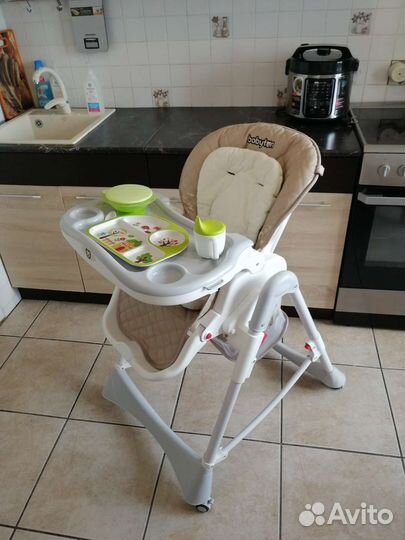 Стульчик для кормления babyton с посудой