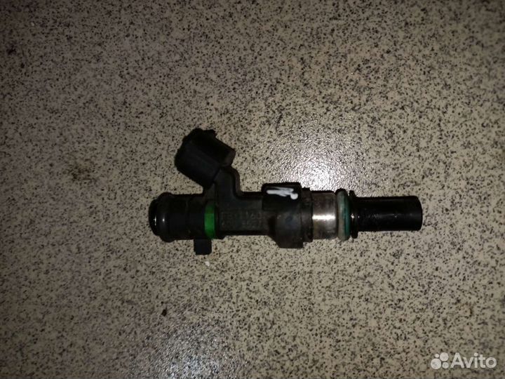 Форсунка топливная HR16 1.6i Nissan Qashqai Note