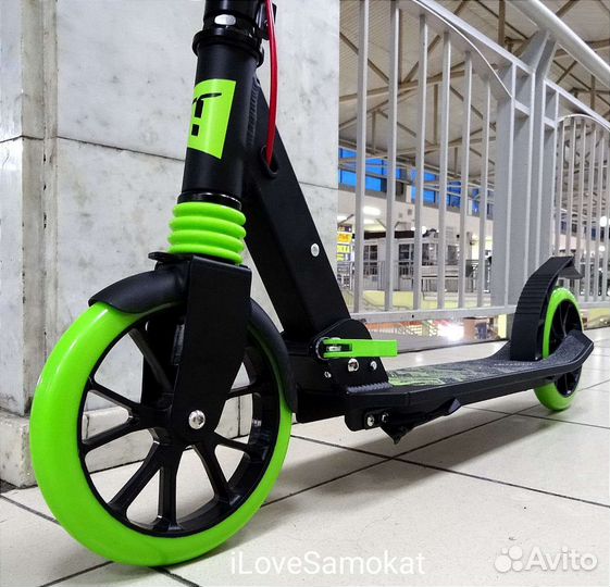 Самокат с ручным тормозом и амортизатором