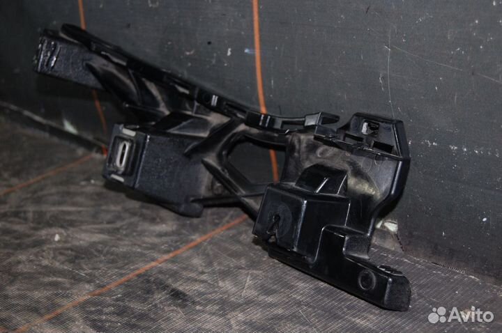 Кронштейн бампера заднего правый - Mercedes W213