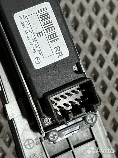 Кнопка стеклоподъемника задняя правая Mazda 3 BK