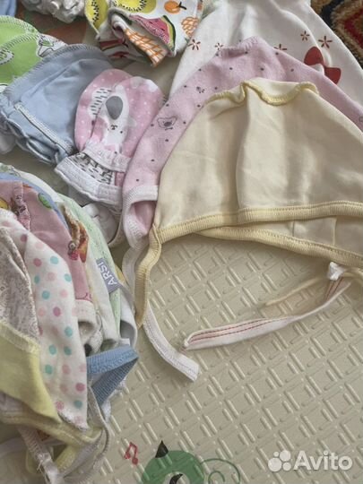 Чепчики и антицарапки на малышку