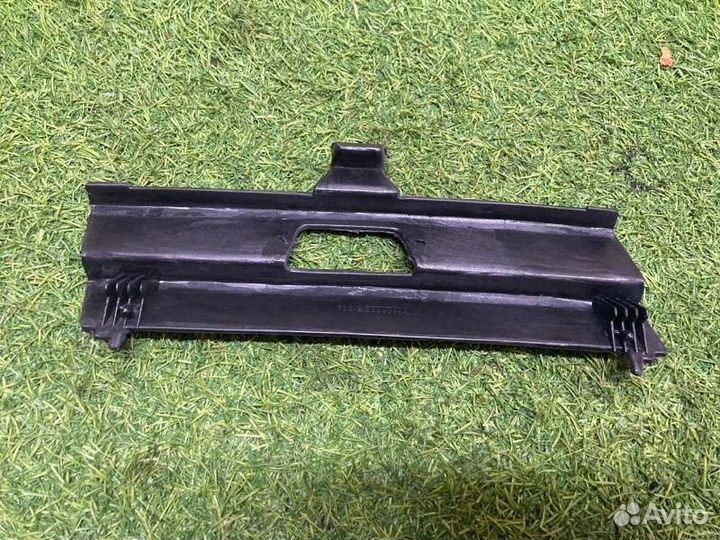 Решетка бампера передняя Mercedes-Benz E-Class