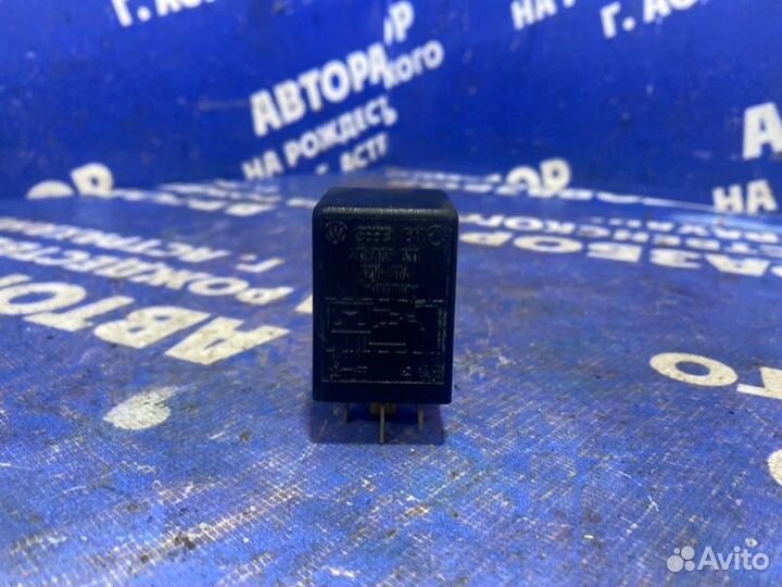 Реле Audi 80 седан 1991