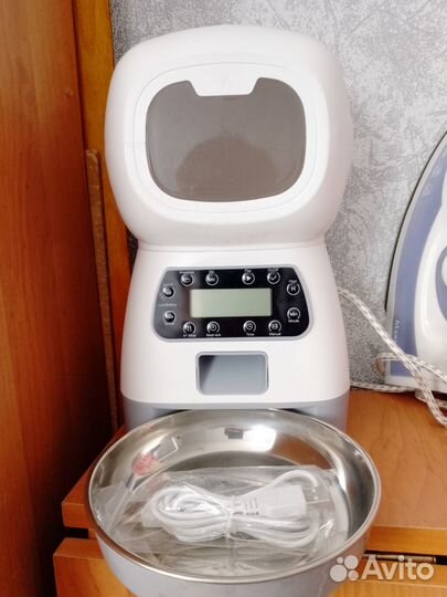 Автоматическая кормушка для кошек и собак