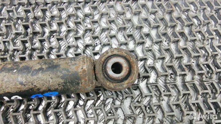 Стойка амортизатора переднего правого Mitsubishi M