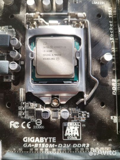 Материнская плата с процессором и памятью