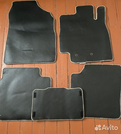 Продам коврики на Тойота Премио