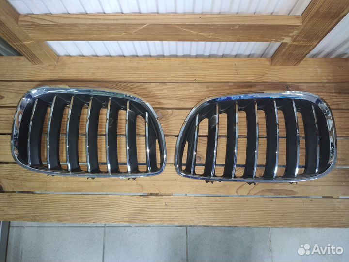 Комплект решеток радиатора, черный-хром BMW E53 X5