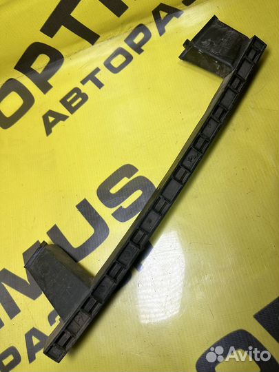 Направляющая правого стекла Hyundai Matrix 8256117