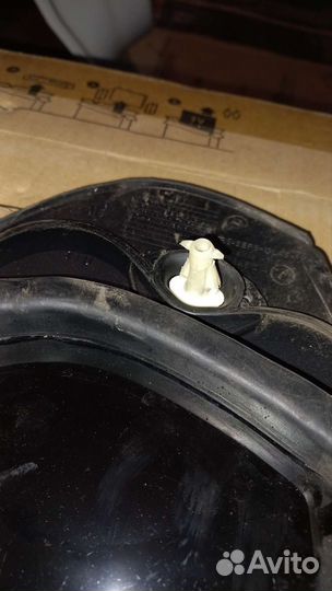 Заднее правое стекло рапид