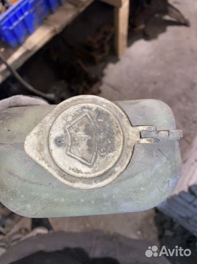 Бочок омывателя Mitsubishi Galant 6