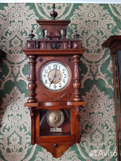 Настенные консольные часы с боем
