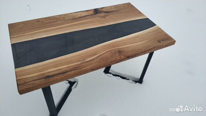Стол лофт из эпоксидной смолы