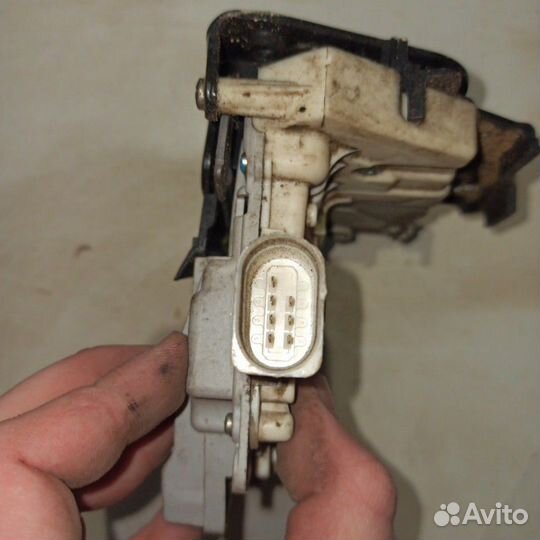 Замок двери передней правой Audi A6 C6