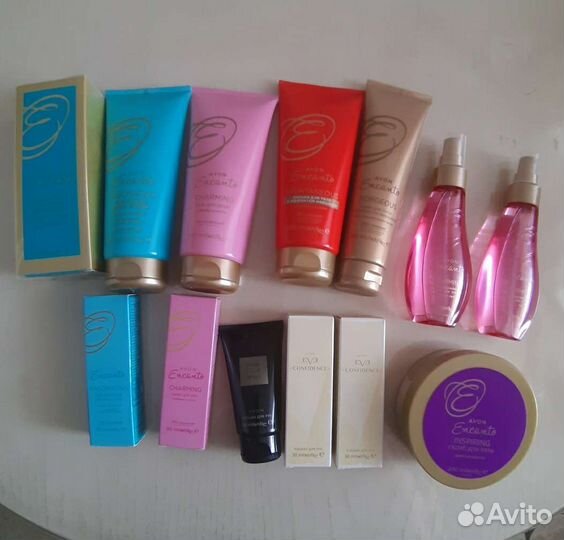 Эйвоннабор косметики Encanto