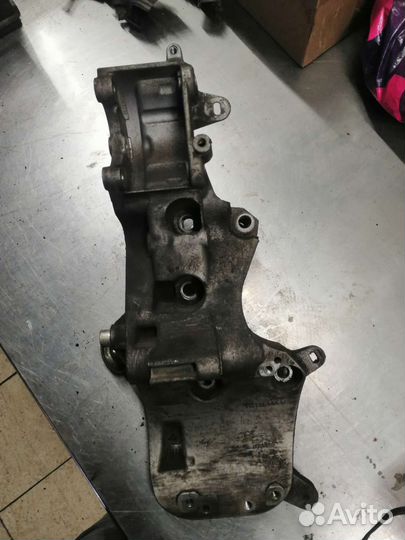 Кронштейн генератора Рено Логан Сандеро