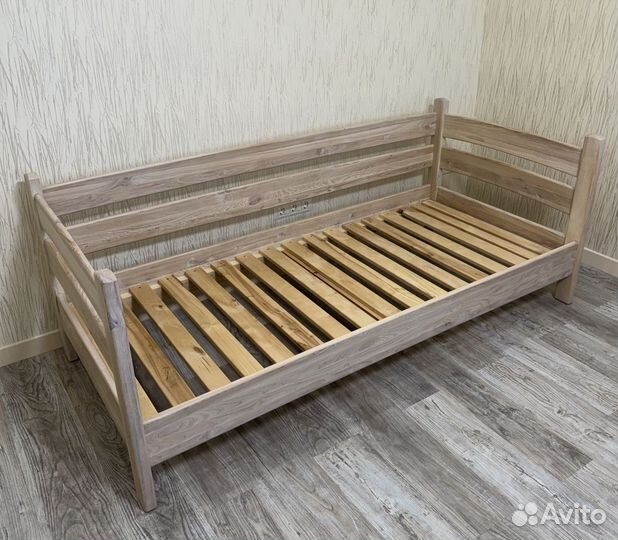 Кровать односпальная с матрасом