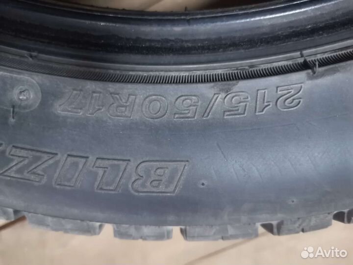 Bridgestone Blizzak VRX 215/50 R17
