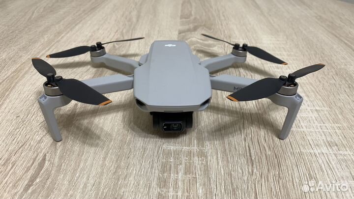 Квадрокоптер DJI Mini 2 Fly More Combo