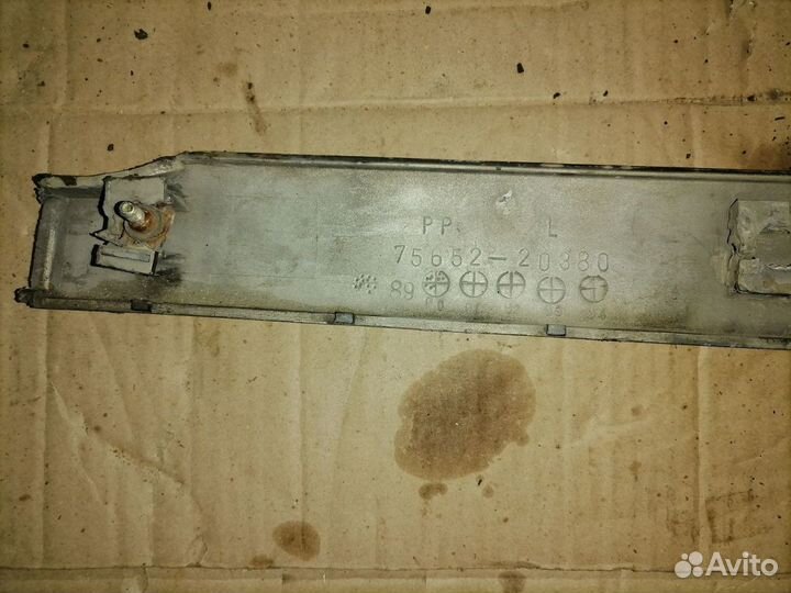 Молдинг крыла Toyota Carina ED182