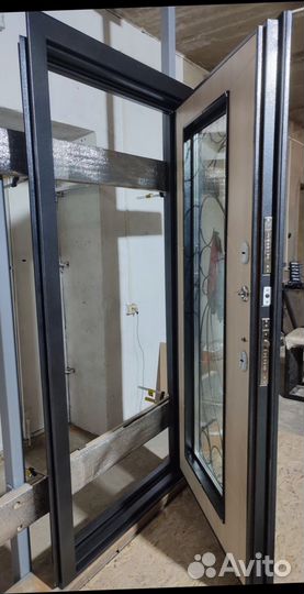 Дверь входная с зеркалом