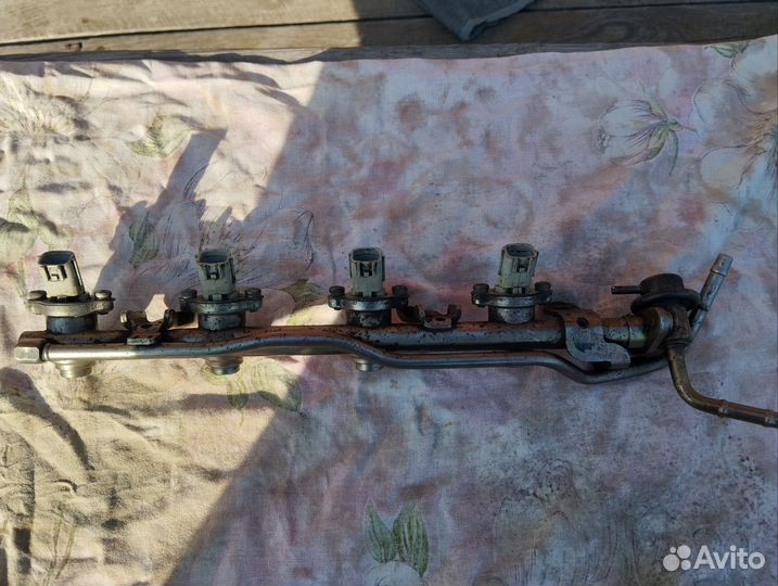 Топливная рампа в сборе Ниссан cube