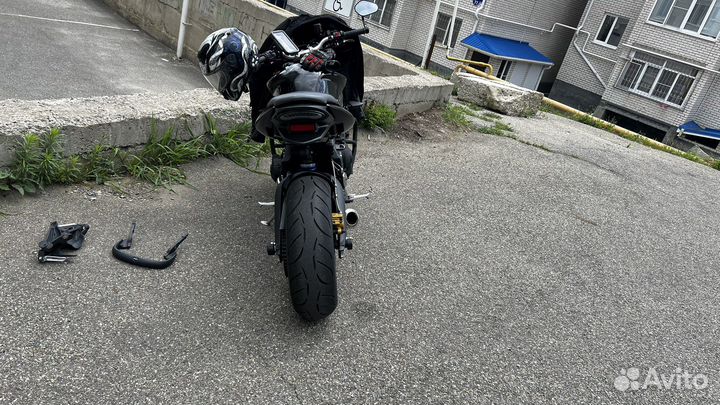 Triumph strit tripl 675r